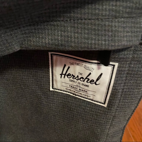 Herschel Supply Company Outfitter Wheelie Luggage 50L Raven Crosshatch AS IS - Picture 3 of 8